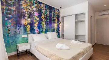 Aqua Luxury Suites