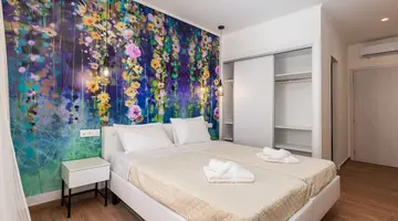 AQUA LUXURY SUITES