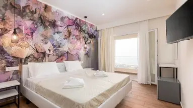 Aqua Luxury Suites