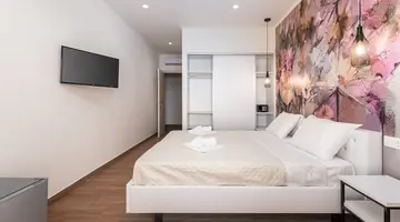 AQUA LUXURY SUITES