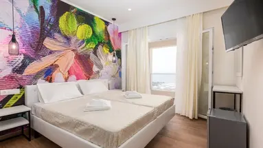 Aqua Luxury Suites