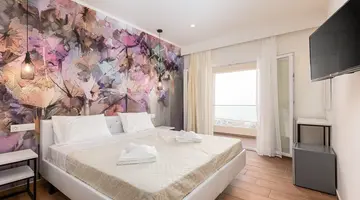 Aqua Luxury Suites