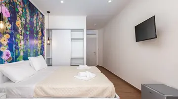 AQUA LUXURY SUITES