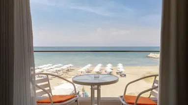 Aqua Luxury Suites