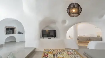 Aqua Serenity Santorini Luxury Suites