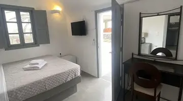 Aqua Serenity Santorini Luxury Suites