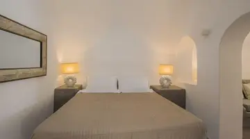 Aqua Serenity Santorini Luxury Suites