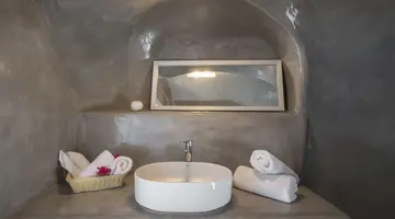 Aqua Serenity Santorini Luxury Suites