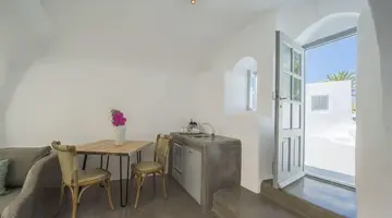 Aqua Serenity Santorini Luxury Suites