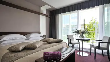 Aqualux Spa & Suite