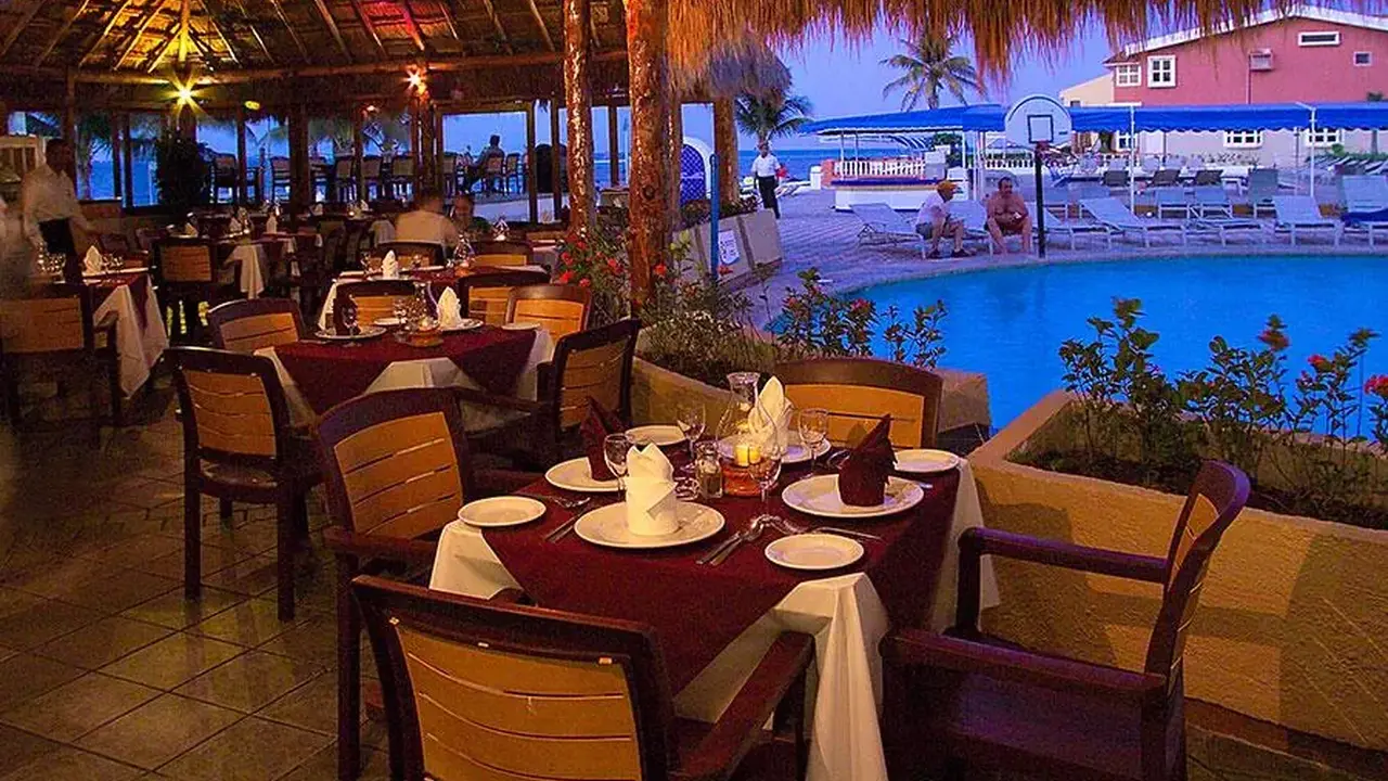 Aquamarina Beach Hotel Cancun