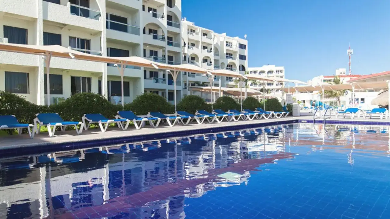 Aquamarina Beach Hotel Cancun
