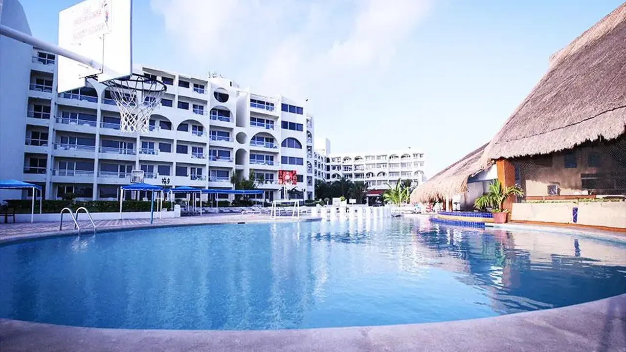 Aquamarina Beach Hotel Cancun