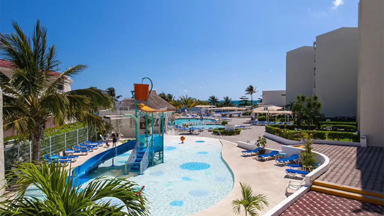 Aquamarina Beach Hotel Cancun