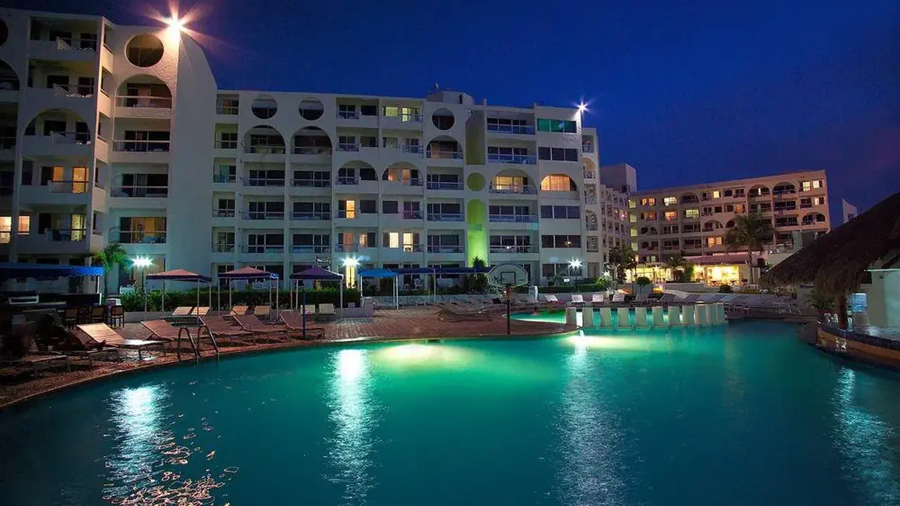 Aquamarina Beach Hotel Cancun