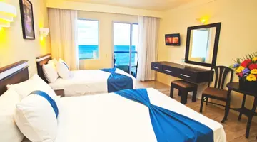 Aquamarina Beach Hotel Cancun
