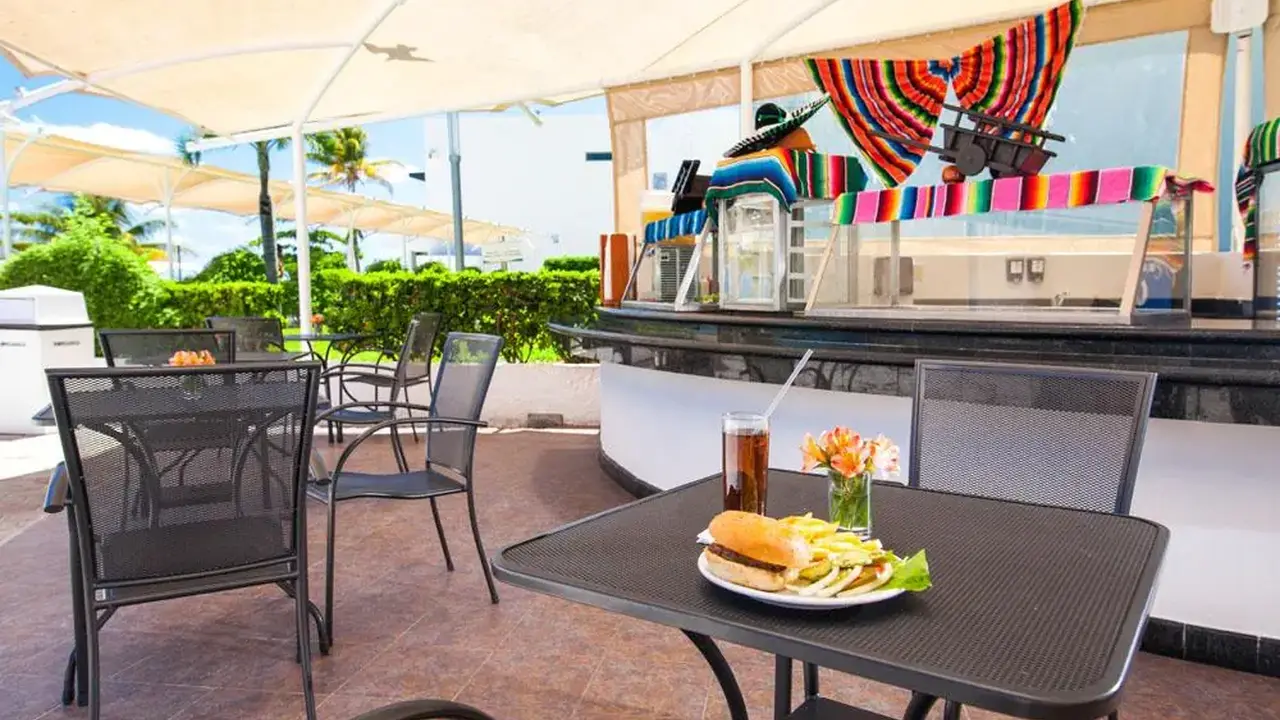 Aquamarina Beach Hotel Cancun