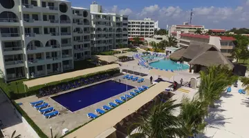 Aquamarina Beach Resort