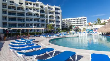Aquamarina Beach Resort