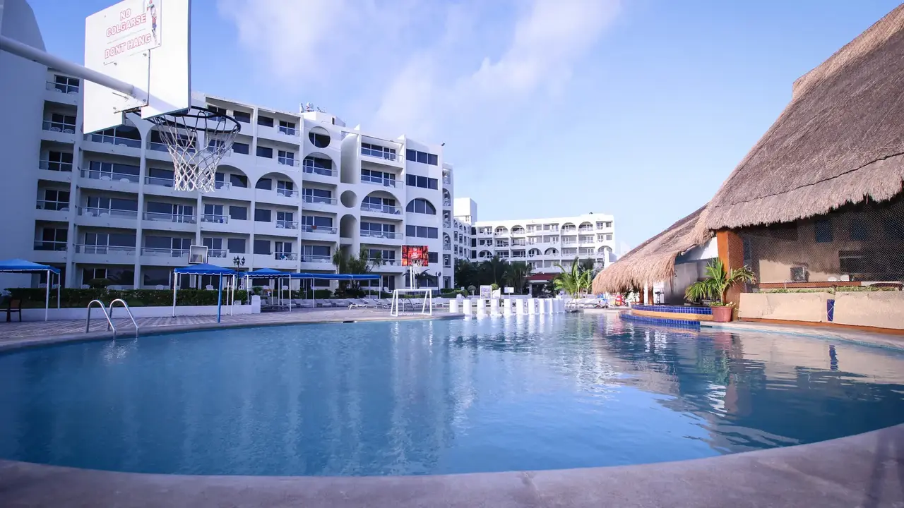 Aquamarina Beach Resort