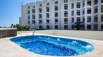 Aquamarina Beach Resort