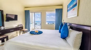 Aquamarina Beach Resort
