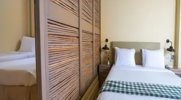 AQUILA RITHYMNA BEACH
