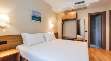 Aragosta Hotel & Restaurant