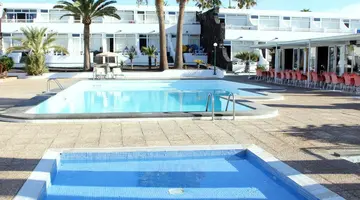 Arena Dorada Apartments