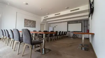 Arena Hotel Holiday