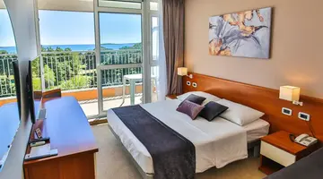 Arena Hotel Holiday
