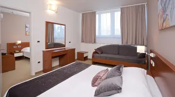 Arena Hotel Holiday