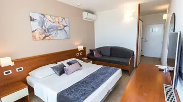 Arena Hotel Holiday