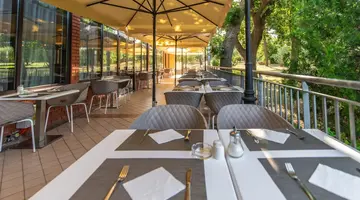 Arena Hotel Holiday