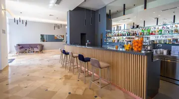 Arena Hotel Holiday