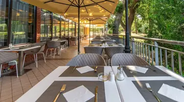Arena Hotel Holiday