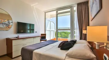 Arena Hotel Holiday