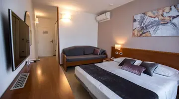 Arena Hotel Holiday