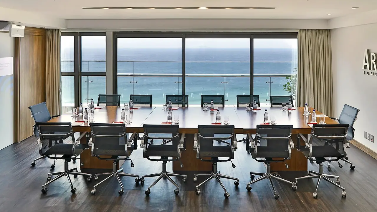 Arena Leme Hotel