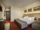ARKADA HOTEL**
