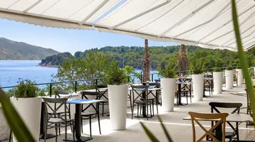 ARKADA HOTEL**