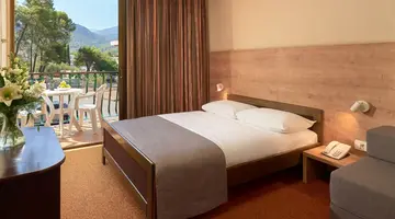 ARKADA HOTEL**