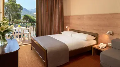 ARKADA HOTEL**