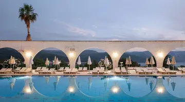 ARKADA HOTEL**