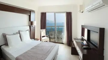 Arora Hotel