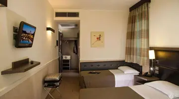 Artis Hotel