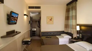 Artis Hotel