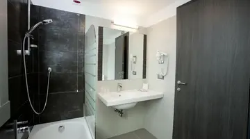 Artis Hotel