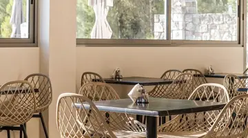Arya Hotel