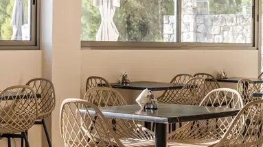 Arya Hotel